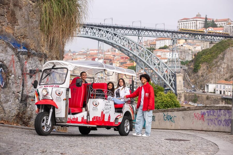 Porto: Tuk tuk Tours with Port Wine Tasting - Starting beside Porto Cathedral