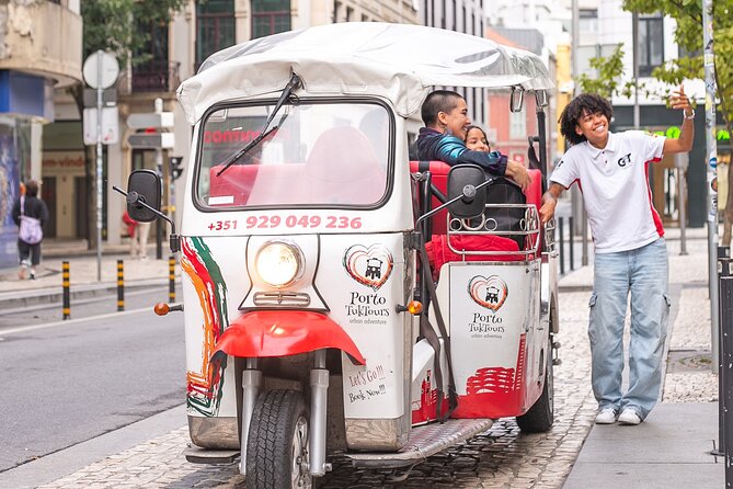Porto: Tuk tuk vip guided tour - 1.30h - Key points to know before booking