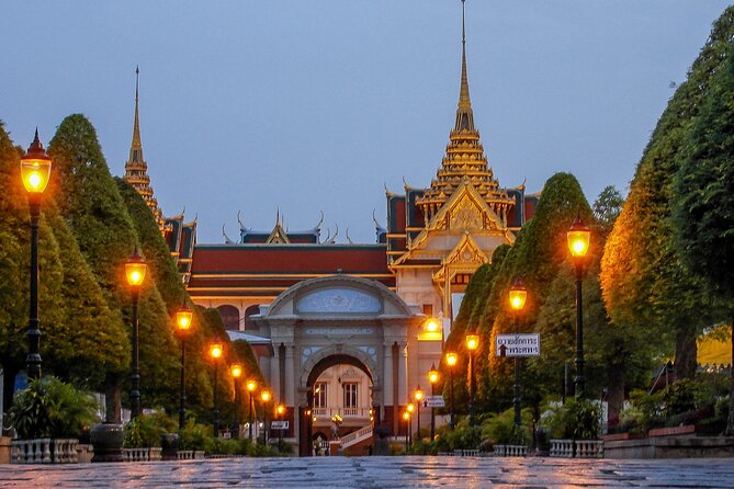 Private Bangkok Night Tour by Tuk Tuk with Dinner - Chinatown brings the evening to life