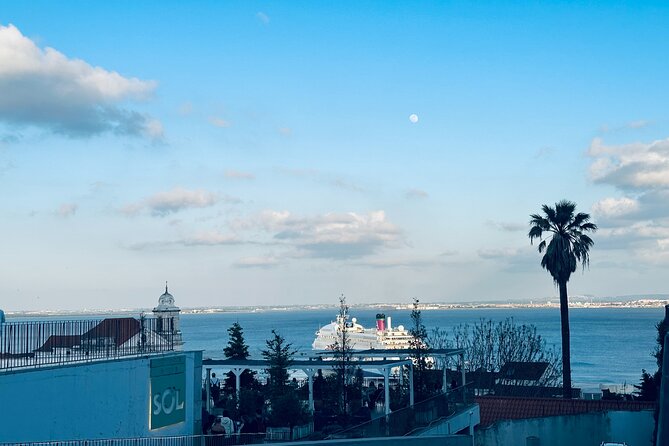 Private Eco Tuk Tuk Tour of Lisbon's Center Essential Landmarks - Who should book this Lisbon ride