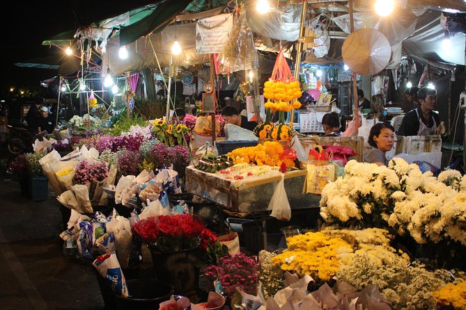 Private Evening! Crisscross Chiang Mai's Night by the classic Tuk Tuk - Why a private tuk-tuk is a smart way to see Chiang Mai at night