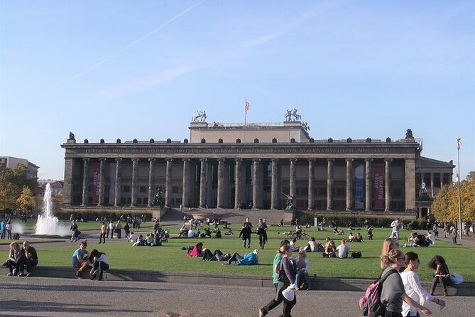 Private Guide Up to Group 6 - ONE Rickshaw, (E)Bikes, E-Scooters - Why this private Berlin tour works well