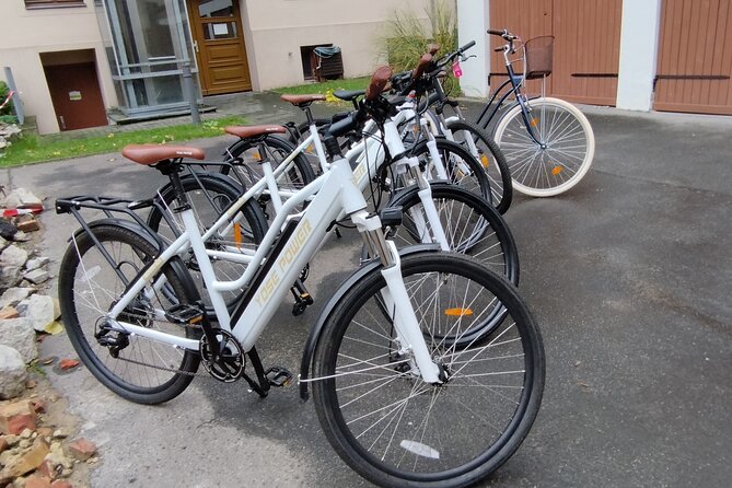 Private Guide Up to Group 6 - ONE Rickshaw, (E)Bikes, E-Scooters - Checkpoint Charlie and the Cold War