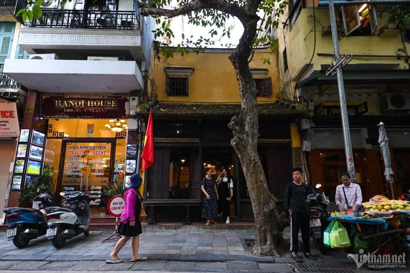 Private Half-Day Hanoi City Tour with Cyclo and Train street - Choosing Between Pho, Bun Cha, and Banh Cuon