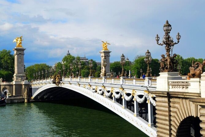 Private Highlights of Paris Tuk-Tuk Experience - What the Private Guide Adds