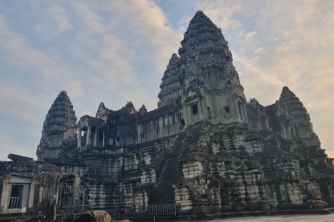 Private must-visit Temples Tour with Guide & Tuk Tuk - Why this private Angkor route works well