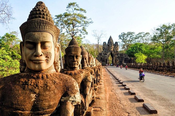 Private one-day tuktuk 'small tour' of the oldest Angkor temples - Ta Keo: a stark pyramid that changes the mood