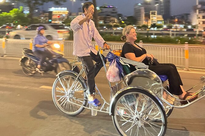 Private Street Food Discovery by Cyclo at Night in Ho Chi Minh - Key points at a glance