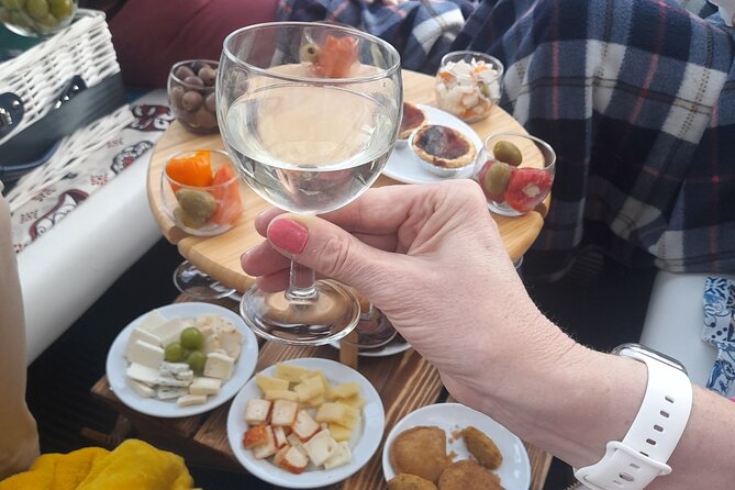 Private tapas tuk tuk tour through Lisbon - Why a tuk tuk works well in Lisbon