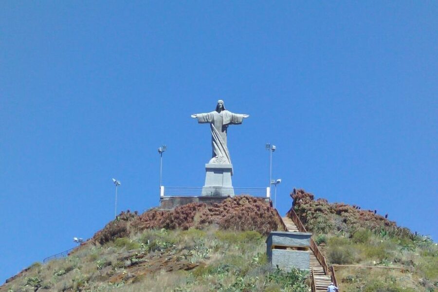 Private Tour: Guided Tuk Tuk Tour of Garajau and Cristo Rei - São Gonçalo Street and the Pináculo stop