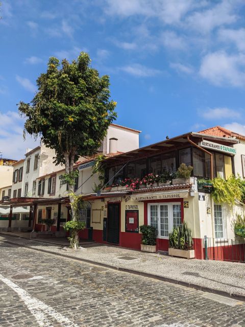 Private Tour:Historical Old Town 1-Hour Tour by Tuk Tuk - São Pedro adds a quieter central perspective