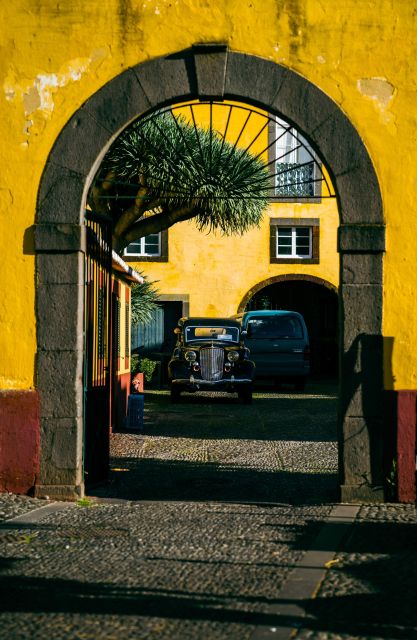 Private Tour:Historical Old Town 1-Hour Tour by Tuk Tuk - Santa Maria begins the story by the sea