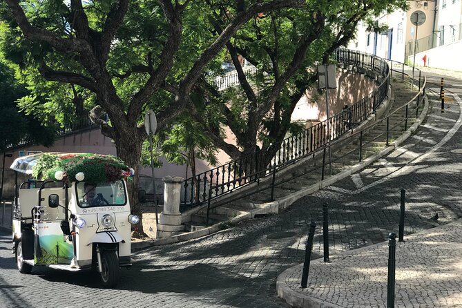Private tuk tuk tour in old city Lisbon (Standard-1h30) - Starting at Rossio Square