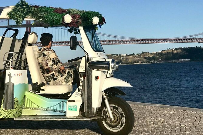 Private tuk tuk tour in old city Lisbon (Standard-1h30) - Lisbon Cathedral and the first look at Alfama