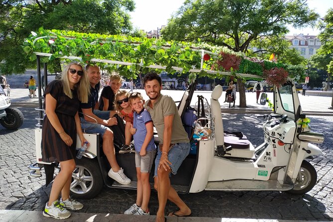 Private tuk tuk tour in old city Lisbon (Standard-1h30) - Praça do Comércio and the Tagus