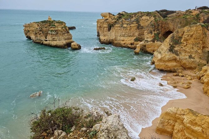 Private Tuk-Tuk Tour of Albufeira - Praia do Ninho de Andorinha and Swallow’s Nest cave