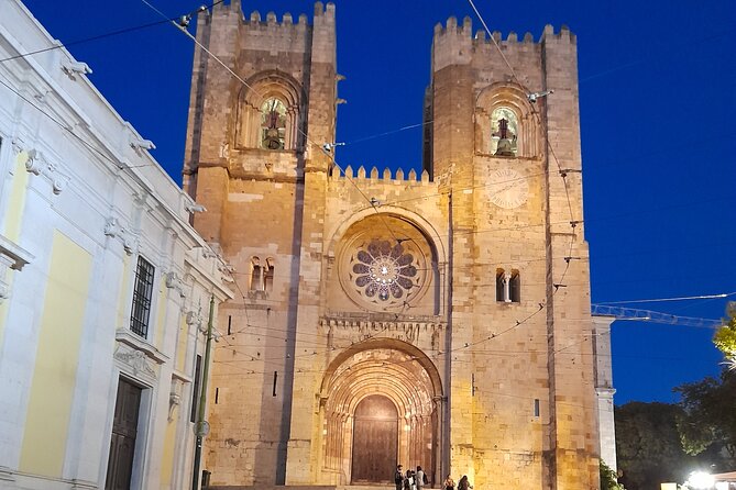 Private tuk tuk tour through the historic center of Lisbon - Key points at a glance