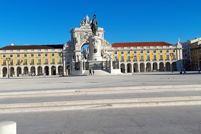 Private tuk tuk tour through the historic center of Lisbon - Timing, comfort, and the sound of the guide