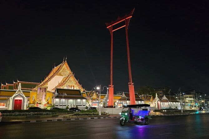 Private Tuktuk Authentic Food Tour (Chinatown-Flower Market) - Riding through Yaowarat after dark