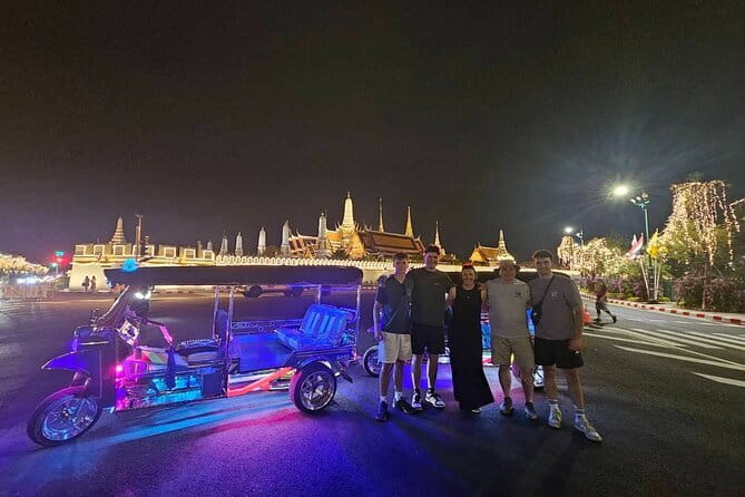 Private Tuktuk Authentic Food Tour (Chinatown-Flower Market) - Banthat Thong Road and the first real taste