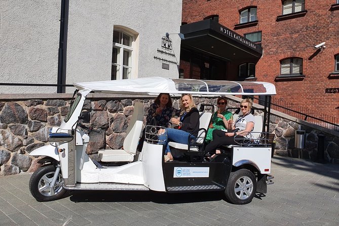 Private TukTuk guided tour in Helsinki 1,5 hours - Töölö Bay Park and the Modern Library