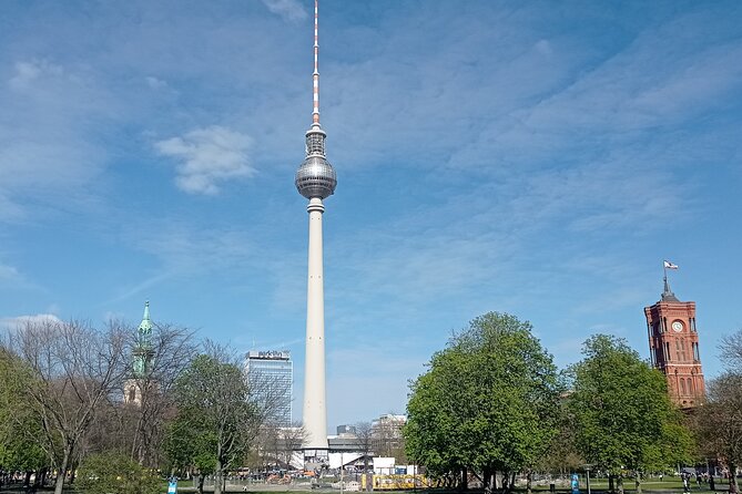 Private Up to 12 Guests-ONE RICKSHAW, E-Bikes, E-Scooters - Checkpoint Charlie and the Berlin Wall story