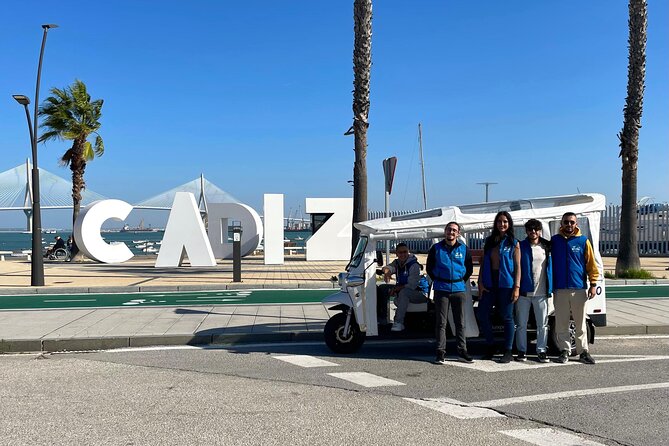 Private VIP Tour in Tuk Tuk Cadiz - Squares, walls, and bay views