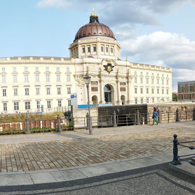 Promotion Berlin Rickshaw Shared Guide (Combo Vehicle Group) - Berlin Cathedral and Museum Island