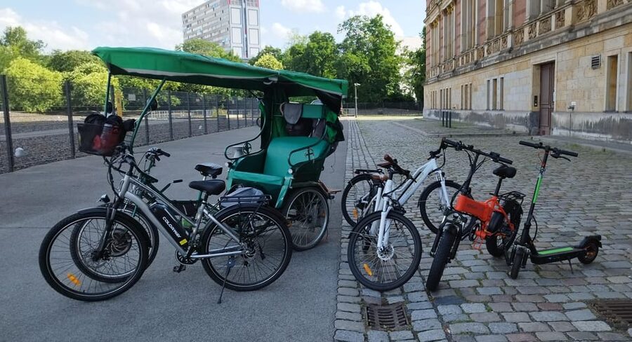 Promotion Berlin Rickshaw Shared Guide (Combo Vehicle Group) - Starting among cafés at Rosenthaler Platz