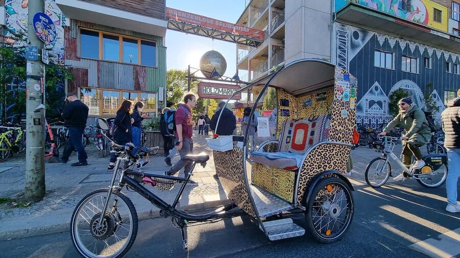 Rickshaw day trip Adventure full of culture and fun! with hotel pickup - East Side Gallery and Berlin’s divided past