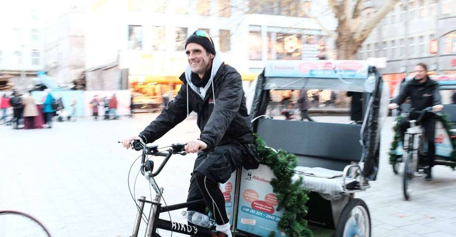 Rickshaw Glühwein Ride - A warm seat for Cologne’s winter sights