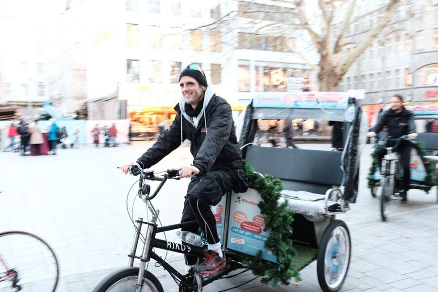 Rickshaw Glühwein Ride - Meeting the rickshaw near Friedrich Wilhelm III
