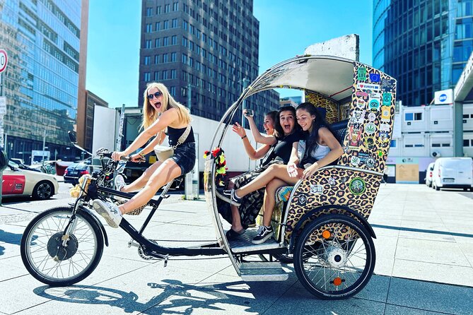 Rickshaw Tours Berlin - Groups of up to 16 people with several rickshaws - A quick ride through Berlin’s big story