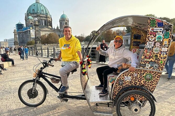 Rickshaw Tours Berlin - Groups of up to 16 people with several rickshaws - Tiergarten, the Soviet memorial, and Potsdamer Platz