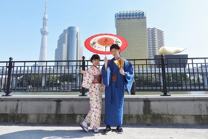 Ride a rickshaw wearing a kimono in Asakusa! Enjoy authentic traditional culture! - The rickshaw pickup and photo stop