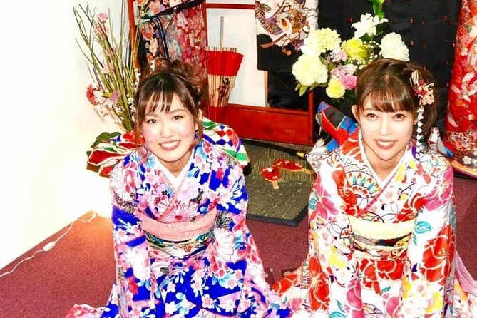 Ride a rickshaw wearing a kimono in Asakusa! Enjoy authentic traditional culture! - Starting at HANAKA in Kaminarimon