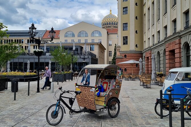 Romantic Berlin Rickshaw City and Photo Tour - incl. pick-up - Friedrichstrasse, Gendarmenmarkt, and Bebelplatz