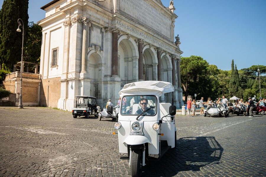 Rome: 2-Hour Vip Tuk-tuk tour with Hotel Pickup and Prosecco - Why a Rome tuk tuk tour works so well