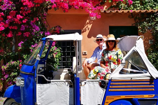 Rome by Ape Calessino Auto Rickshaw - The Aventine Keyhole gives you a framed view of Saint Peter’s