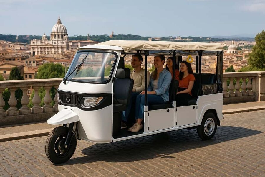 Rome: Electric Tuk Tuk (night) withphotography services - Why a tuk tuk works well in Rome after dark