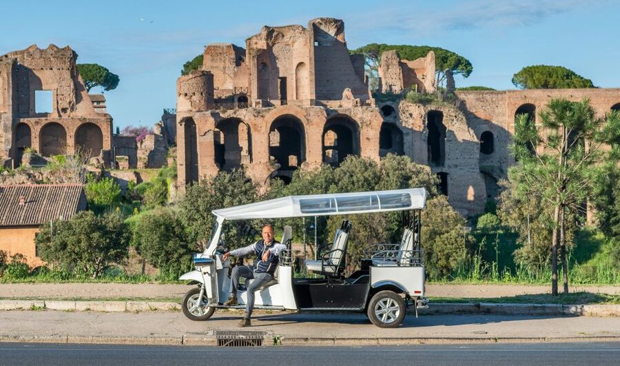 Rome: Private City Tour by Electric Tuk Tuk - Trevi Fountain and the pleasure of a short stop