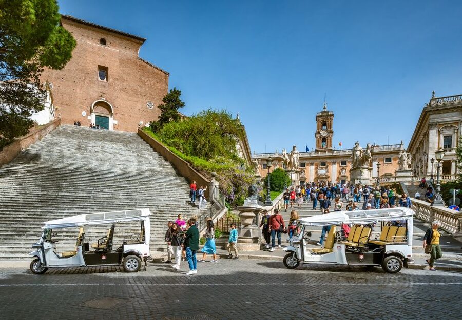 Rome: Private City Tour by Electric Tuk Tuk - The real strength is the guide