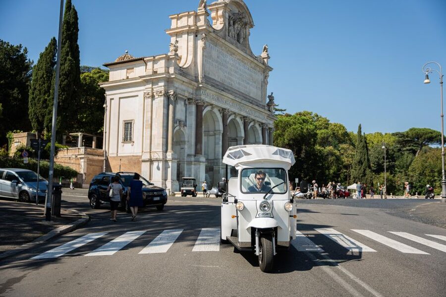 Rome: Private Tuk Tuk Tour with Hotel Pickup and Prosecco - Why a tuk tuk works well in Rome