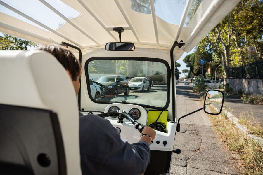 Rome: Private Tuk Tuk Tour with Hotel Pickup and Prosecco - The Colosseum from outside