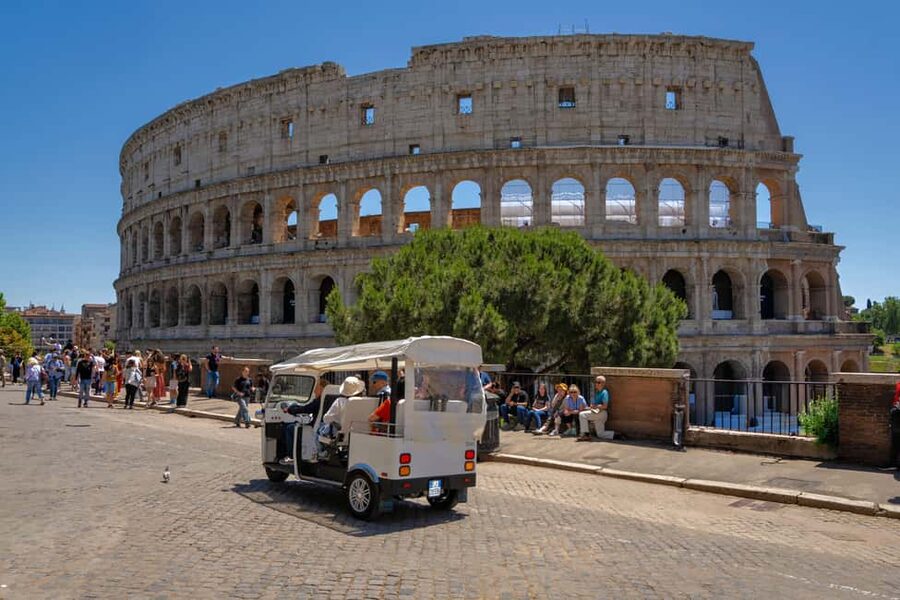 Rome: Tuk-Tuk Guided Tour in Rome City Center - Piazza Venezia and Largo di Torre Argentina