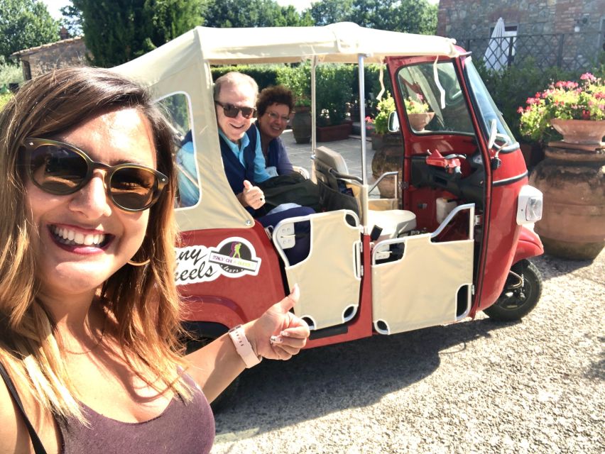 San Gimignano: Chianti Hills Tuk-Tuk Tour for 2 - Meeting the winery owners and tasting local products