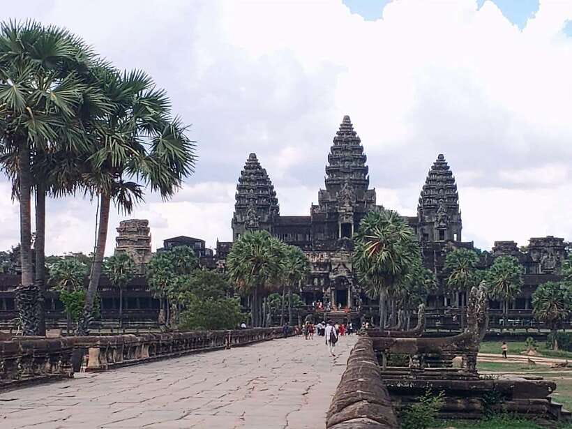 Siem Reap: Angkor Wat Private Tour by Tuk-Tuk - Angkor Wat, the grand opening stop