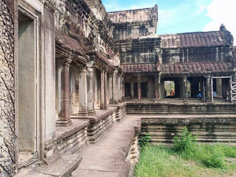Siem Reap: Angkor Wat Private Tour by Tuk-Tuk - The South Gate and the road into Angkor Thom