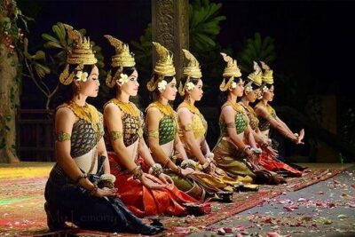 Apsara Dance Show & Dinner with Tuk-Tuk Transfers