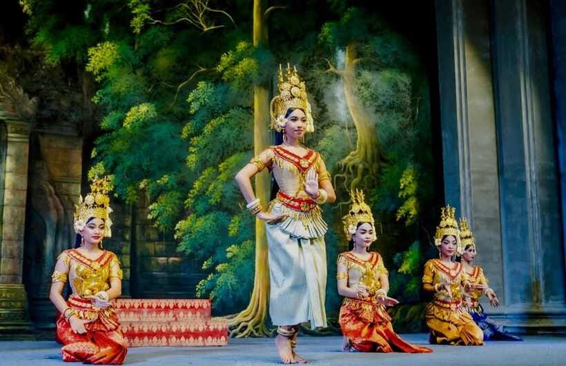 Siem Reap: Apsara Dance Show with Buffet Dinner & Tuk-Tuk... - What your evening looks like